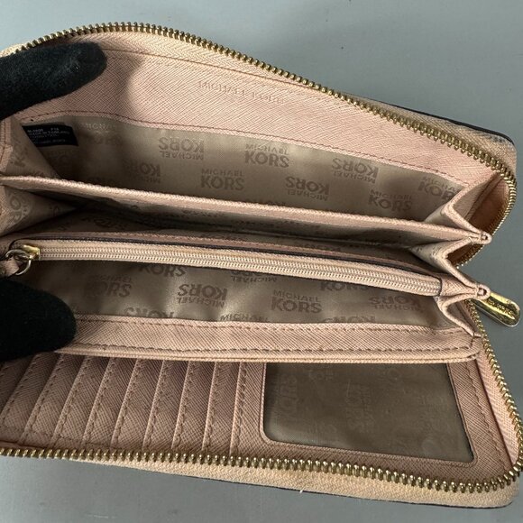 MICHAEL KORS JET SET ZIP-AROUND TRAVEL WALLET/ WRISTLET - Picture 11 of 15